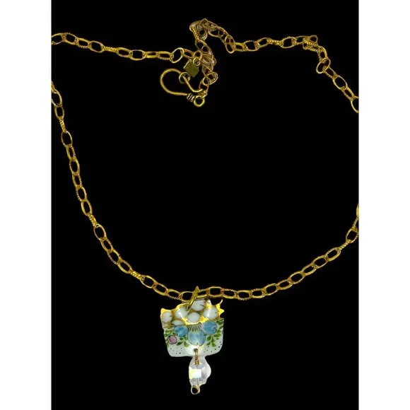 Broken China Pendant Necklace With Gold Tone Chain & Multifaceted Crystal Bead - Picture 10 of 11